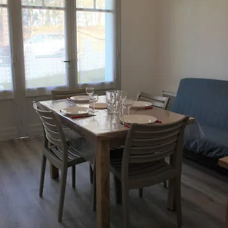 - Rez-de-chaussee Droit - 90m De La アパート ロンス・レ・バン