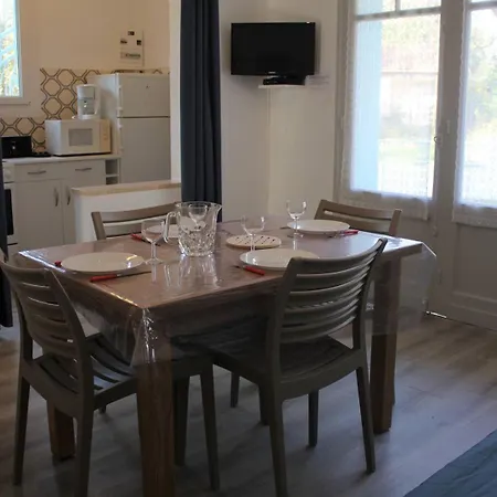 - Rez-de-chaussee Droit - 90m De La ロンス・レ・バン