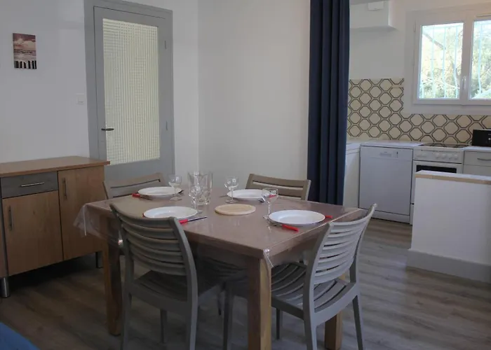 Διαμέρισμα - Rez-de-chaussee Droit - 90m De La *