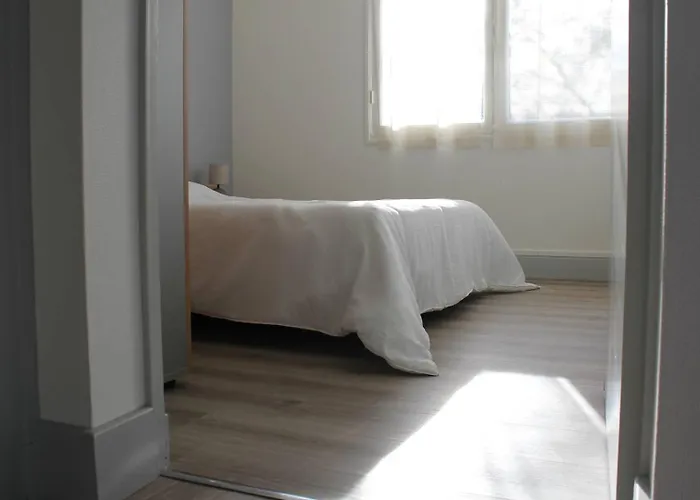 Διαμέρισμα - Rez-de-chaussee Droit - 90m De La Ronce-les-Bains