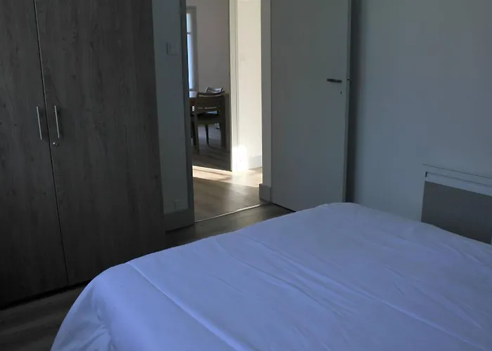 - Rez-de-chaussee Droit - 90m De La